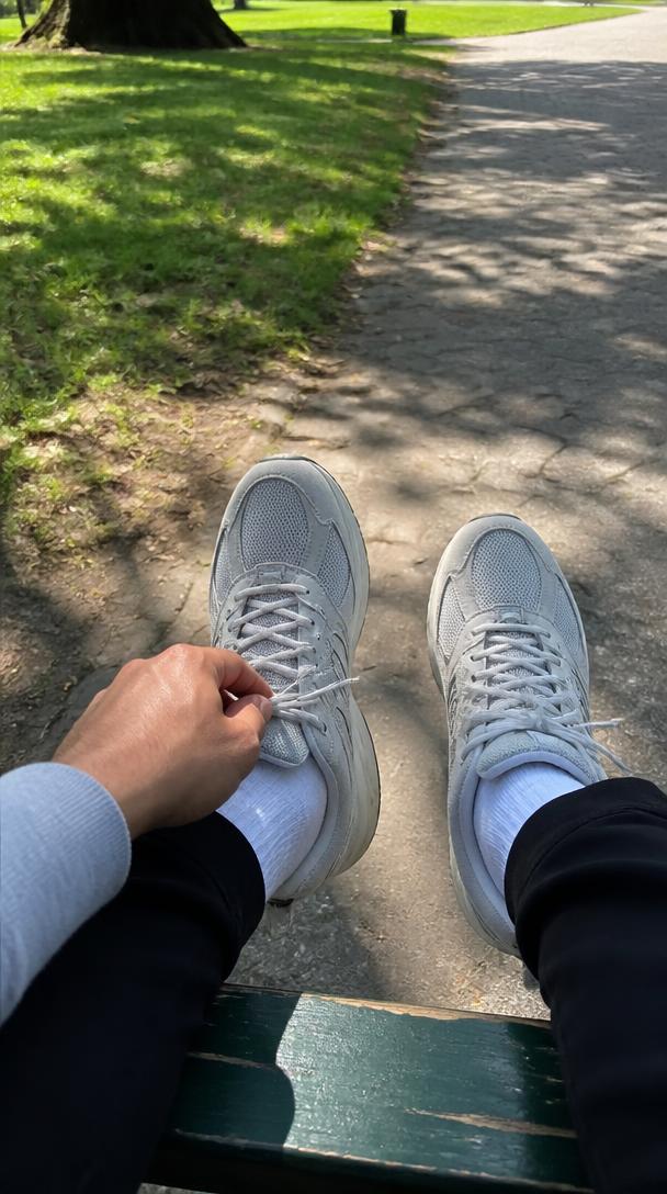 Seated Shoe Reveal example frame